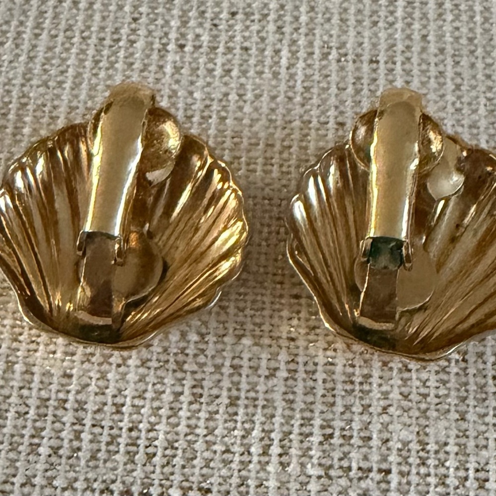 Vintage-Inspired Gold & Emerald Green Cabochon Clip-On Earrings - Women Jewelry - Picture 5 of 9